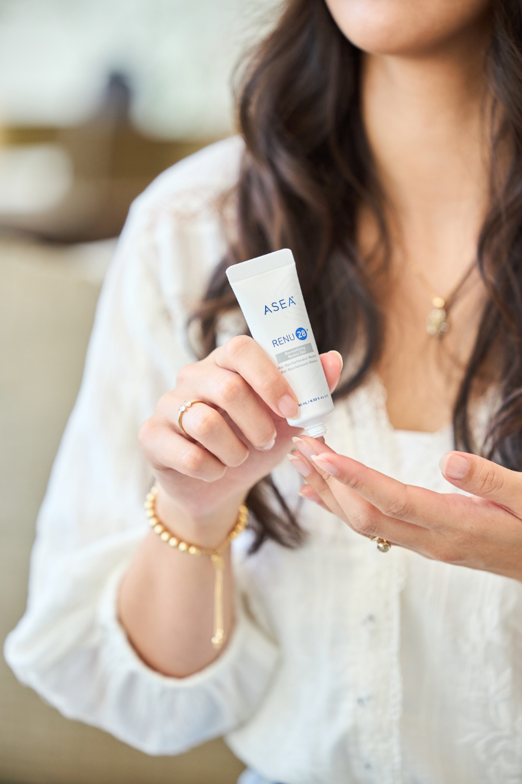 This scientifically proven formula has been a fan favorite of ASEA for those looking to improve hydration, skin elasticity, and focus on their skin health. The RENU28® mini bottles are the perfect portable skincare solution.