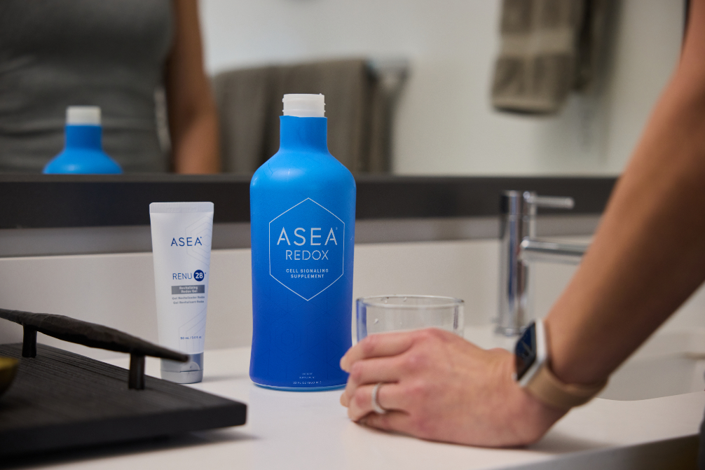 Our essentials bundle comes with six bottles of ASEA Redox Supplement and one tube of RENU28 Revitalizing Redox Gel for total whole-body wellness–more energy, faster recovery, and healthy glowing skin.
