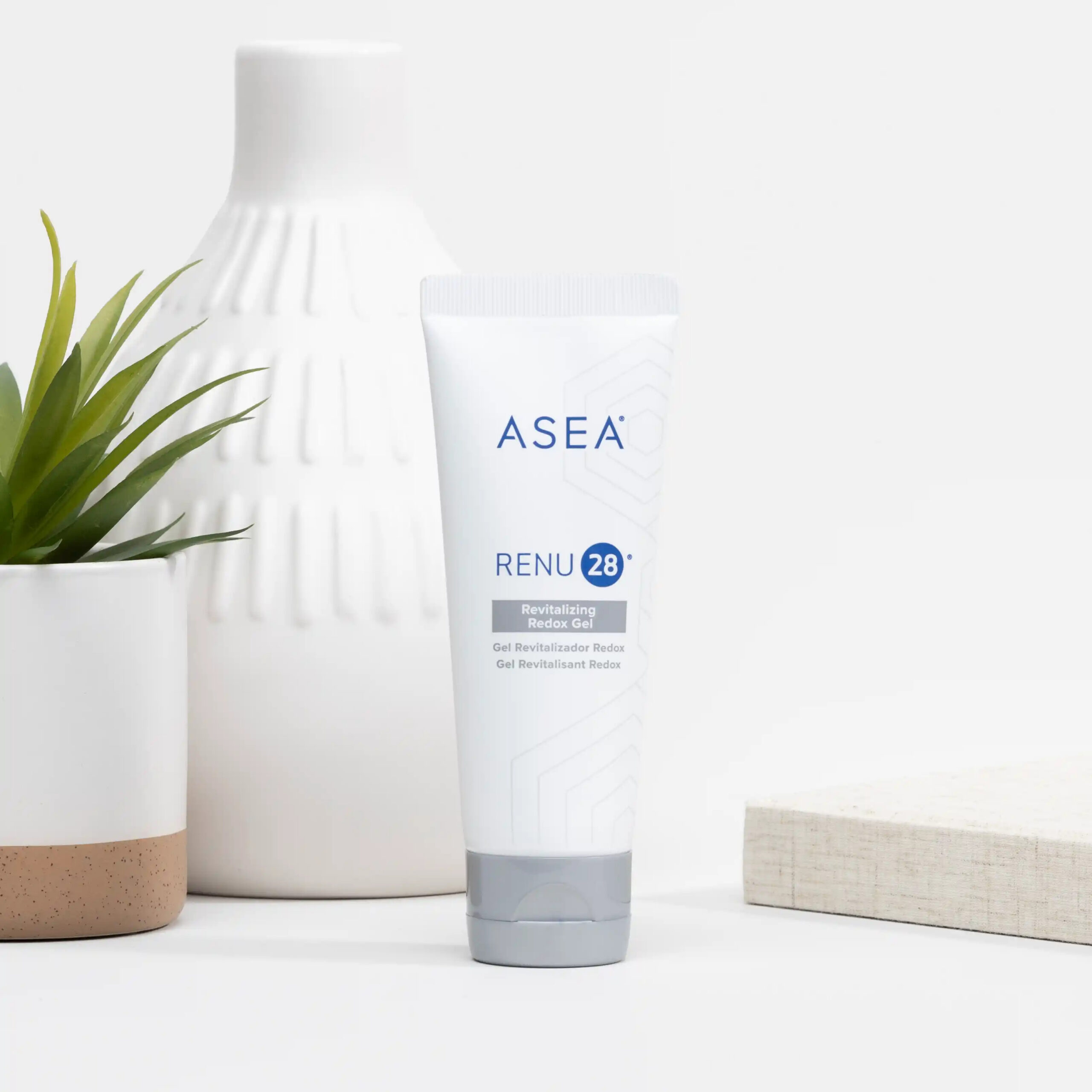 What truly sets ASEA RENU28® Revitalizing Redox Gel apart is its patented Redox signaling technology to support smoother texture, improved elasticity, and firmer-looking skin over time.