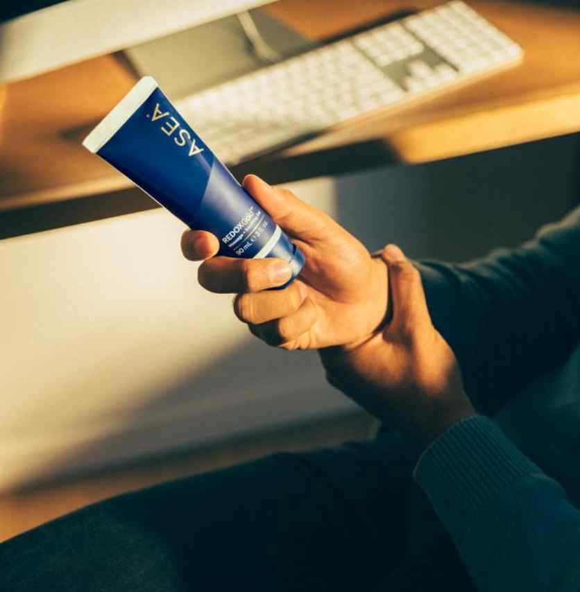 One athlete-focused recovery tool that is making waves is REDOXGold™ Massage + Soothing Gel. Specially formulated with clean, non-toxic ingredients and designed to support muscle relaxation and comfort post-workout, this proven product offers fast and targeted relief for athletes.