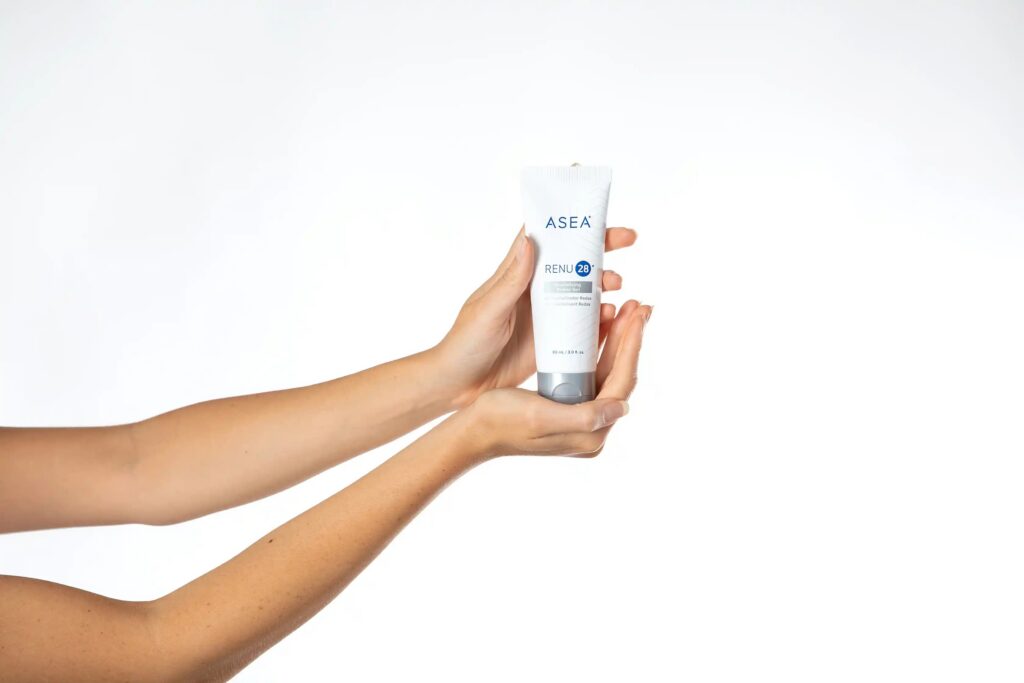 RENU28 Revitalizing Redox Gel delivers exactly what you need: clean, science-backed ingredients that support your skin’s natural renewal process that’s gentle enough for daily use.